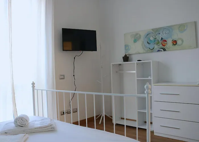 Lovely Navigli Studio With Balcony - Via Carlo Torre